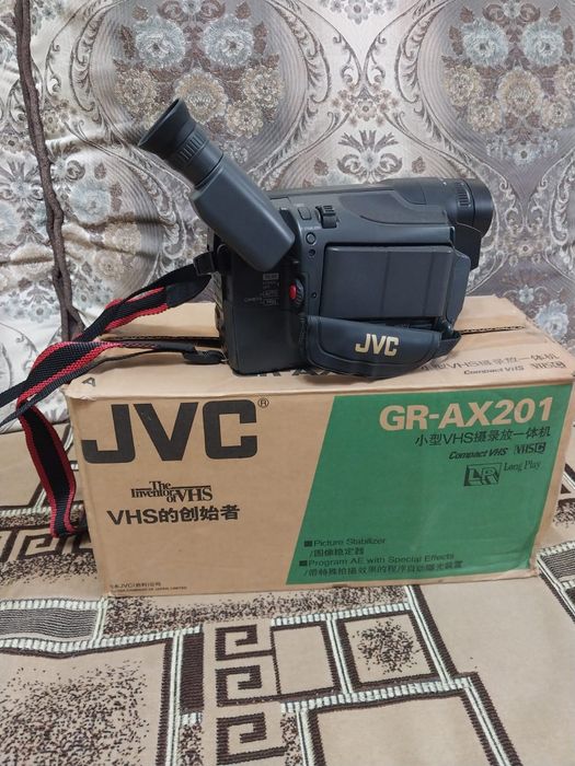 Аналоговая видеокамера JVC GR-AX201 б/у