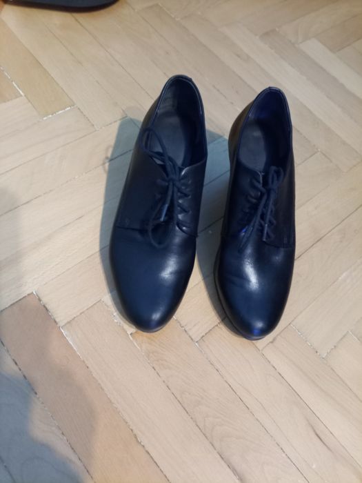 Pantofi de piele, mărime 36 si  37,  purtați 1 dată,  preț 32  lei per