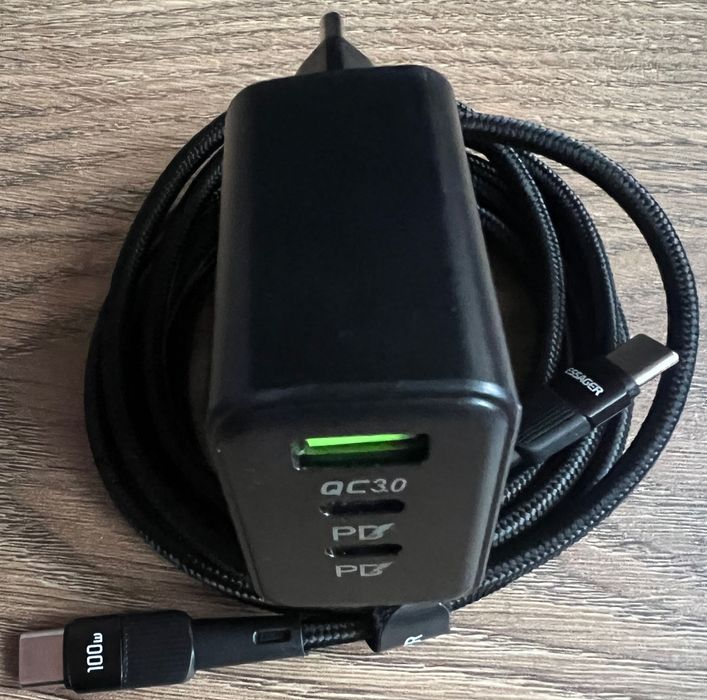 Бързо зареждащи USB адаптер тип С и А и кабел тип С