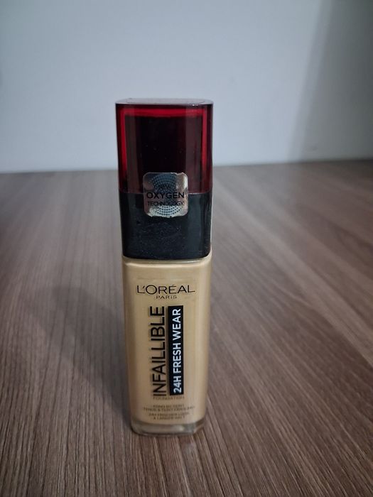 Тональный крем Loreal Paris лёгкое покрытие