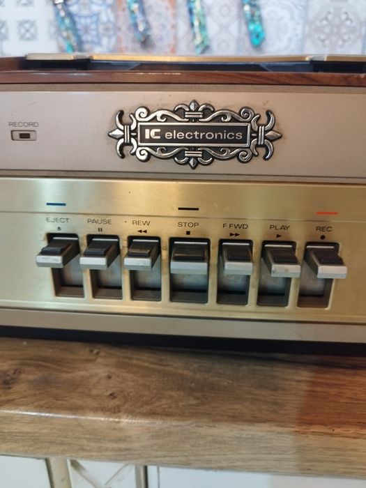 Продавам видеорекордер Sanyo Betamax