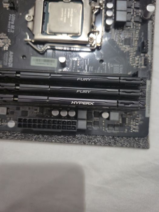 Vand componente pentru calculator