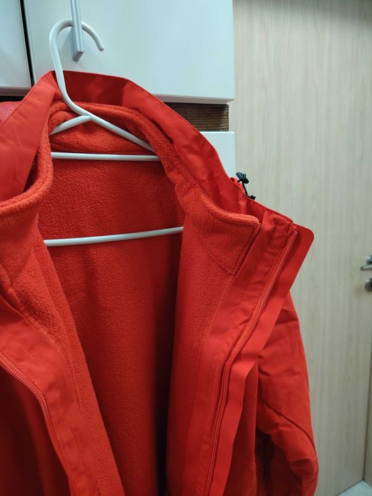 Червено дамско яке 3в1 с подвижна поларена подплата