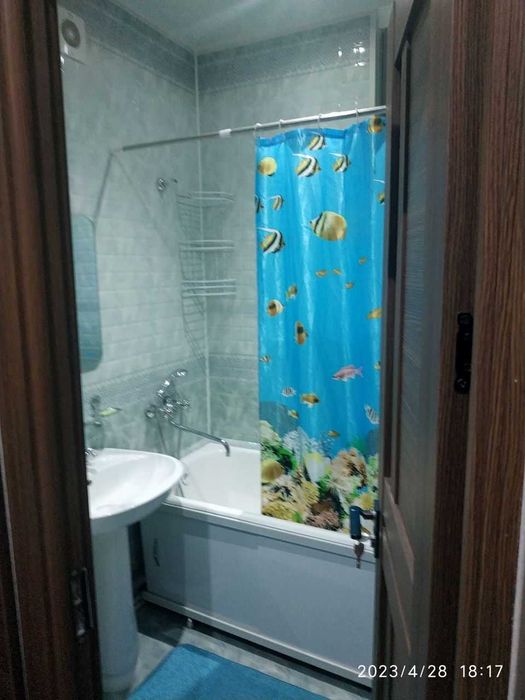 Двухкомнатная квартира в центе спального района.