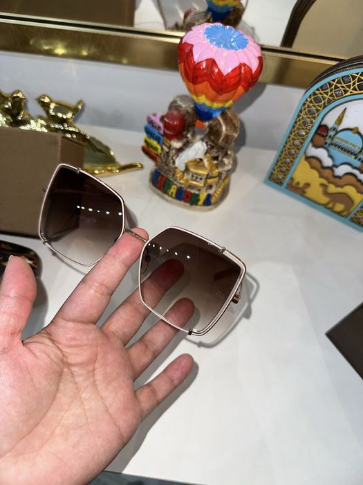 Солнцезащитные очки Ana Hickmann