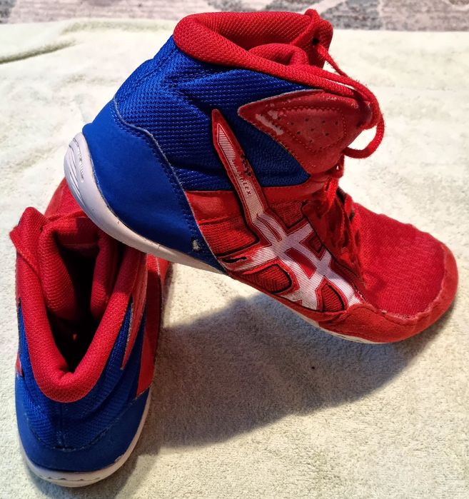 Vând ghete de lupte greco romane !