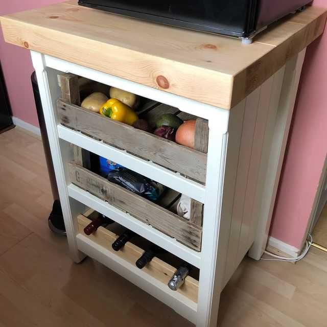 Producem blaturi din lemn masiv de pin cu grosimi diferite.