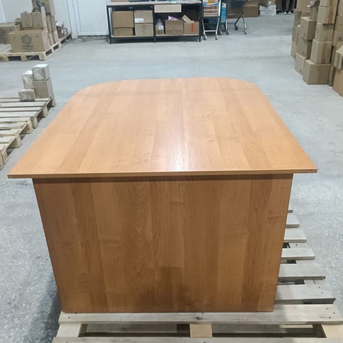 Продам стол офисный