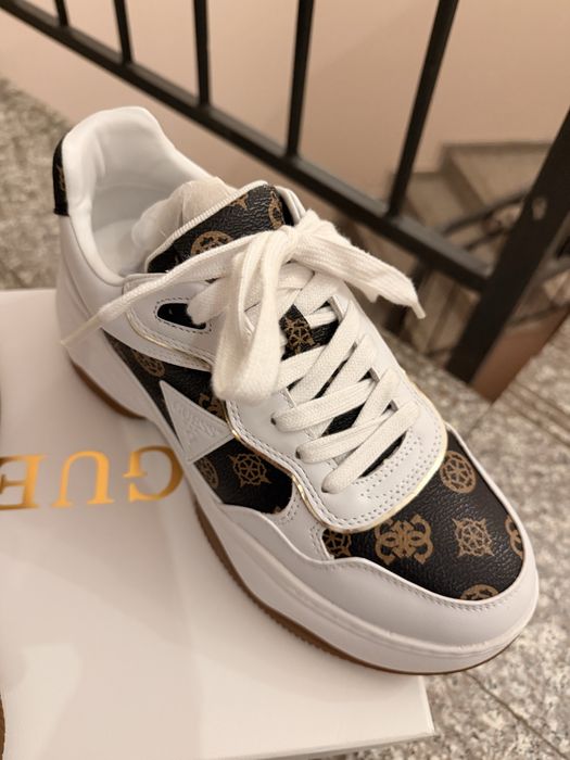 Дамски сникърси Guess Happy
