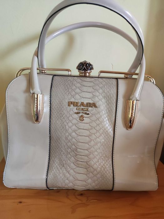 Дамска чанта в пудра цвят