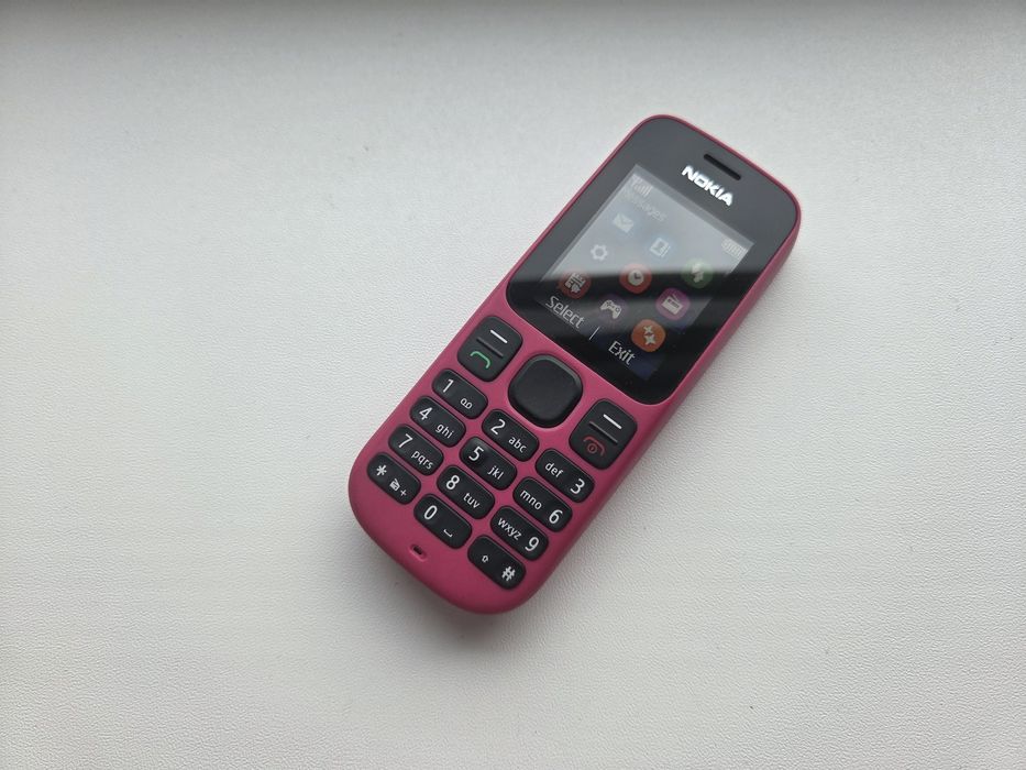 Nokia 100 - telefon simplu cu butoane