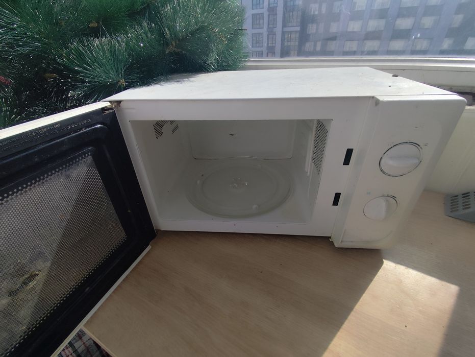 Отдам бесплатно микроволновку