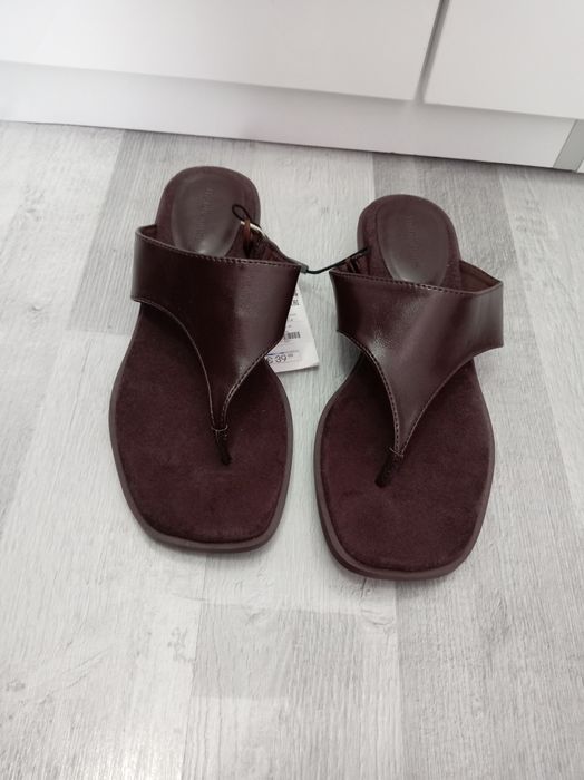 Papuci Stradivarius, mărime 36 și 38. Preț  70 buc