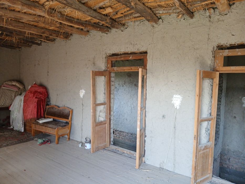 Уй ховли сотилади. Паярик Эшимоксок киш Коллеж оркасида