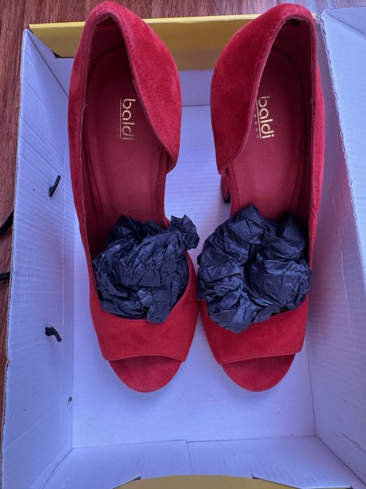 Туфли красные замшевые