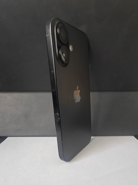 Продава iPhone 16/128 GB/93 % battery health
