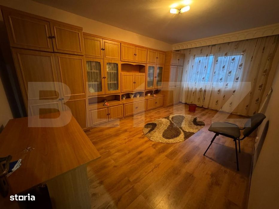 Apartament cu 3 camere de inchiriat, zona Bradet