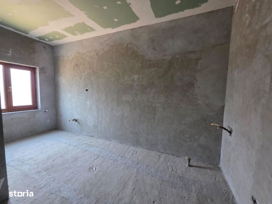 Vilă în Roman parter + etaj, teren 700 mp, din cărămidă