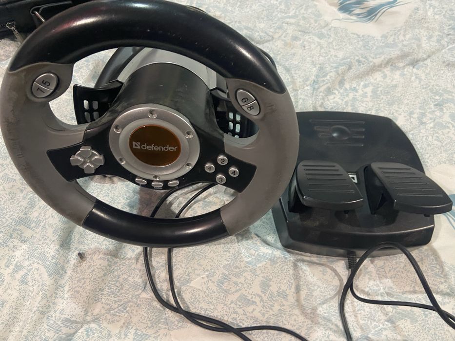 Продам колонки руль и клавиатуры