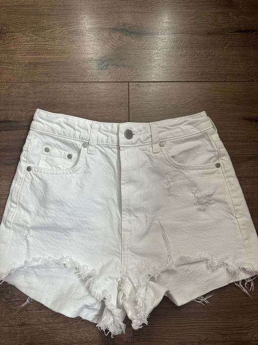 Къси панталони Zara, Bershka