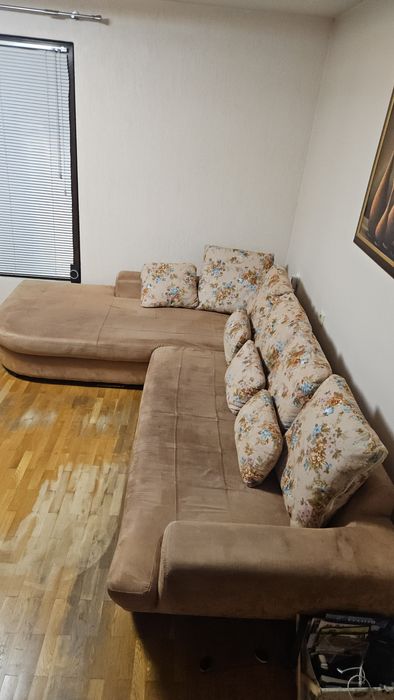 Ъглов диван с лежанка