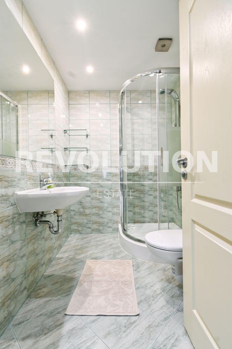 Дава се под наем Тристаен апартамент в София, Център - 125 кв.м за 1196.97 € - Снимка #8