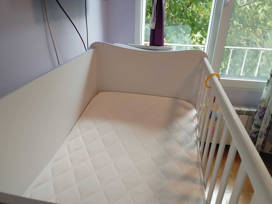 Бебешко легло с люлка, с включена антирефлуксна  възглавница