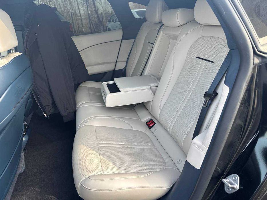 Zeekr 007 naqt va halol nasiyaga