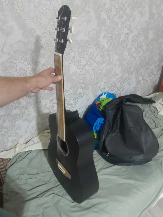 Гитара шестиструнная акустическая