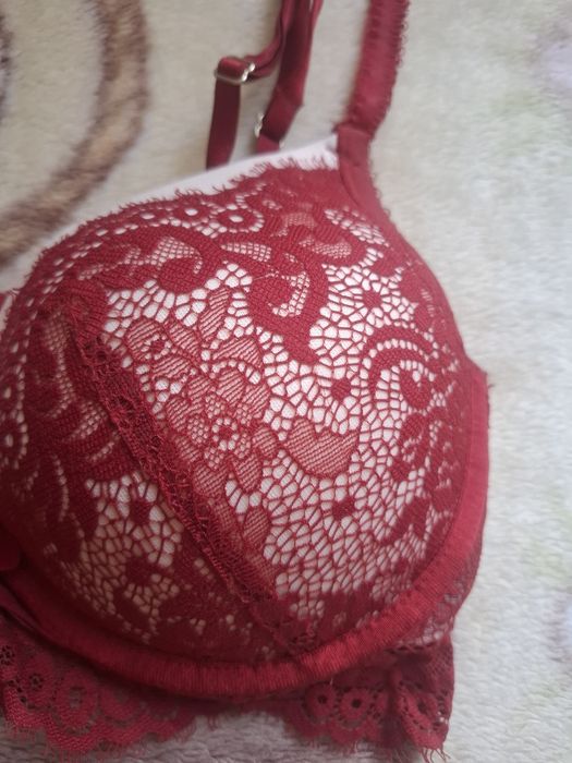 Нов дамски сутиен Hunkemoller