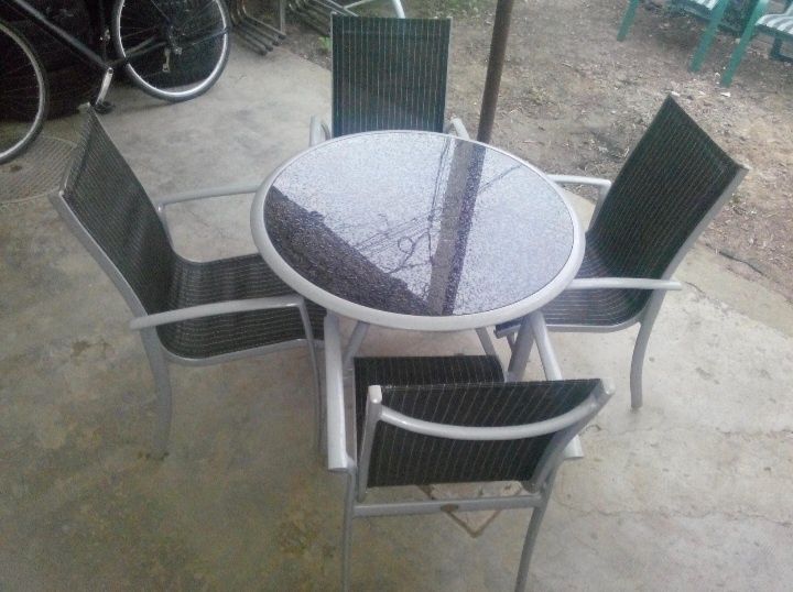 Masa cu 4 scaune bucatarie terasa gradina din aluminiu sticla neagra