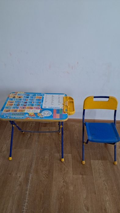 Детский стол со стульчиком