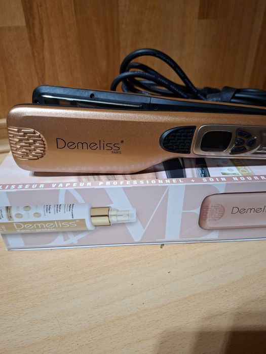 Преса за коса с пара на Demeliss