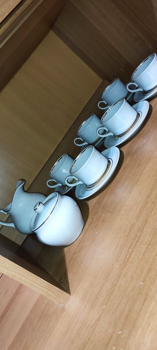 Продаю фарфоровый сервиз!