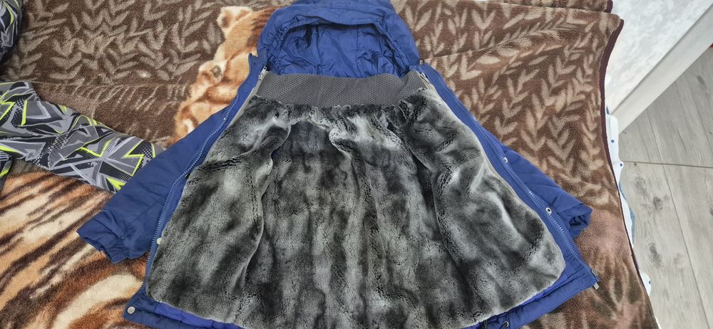 Продам зимнюю куртку