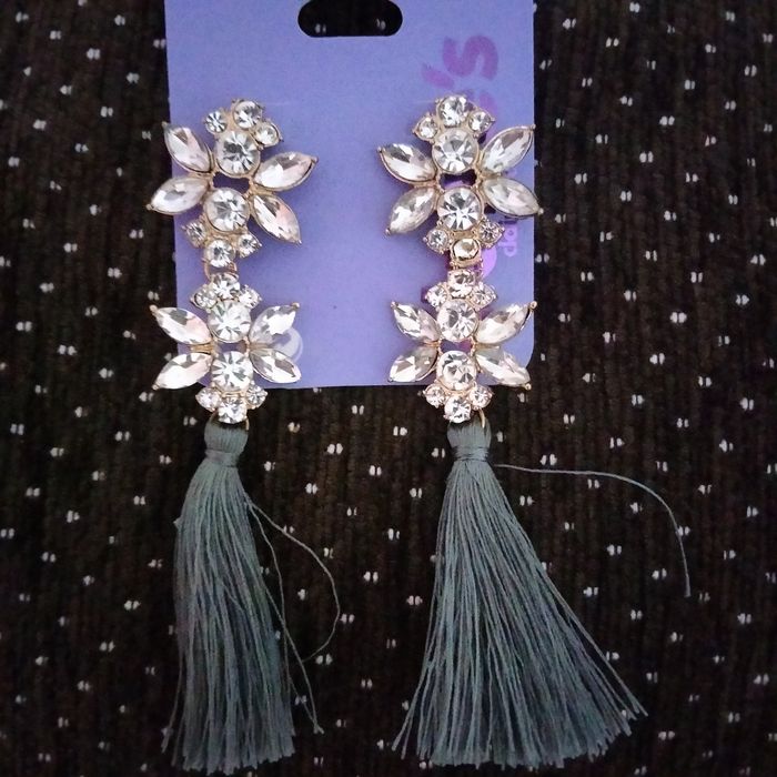 Продам серьги, 1300 за одну пару.