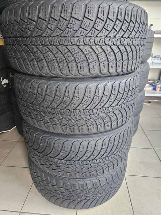 235/50R17  M+S KUMHO