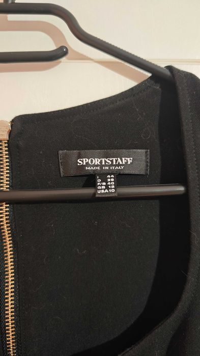 Черна рокля по тялото М размер