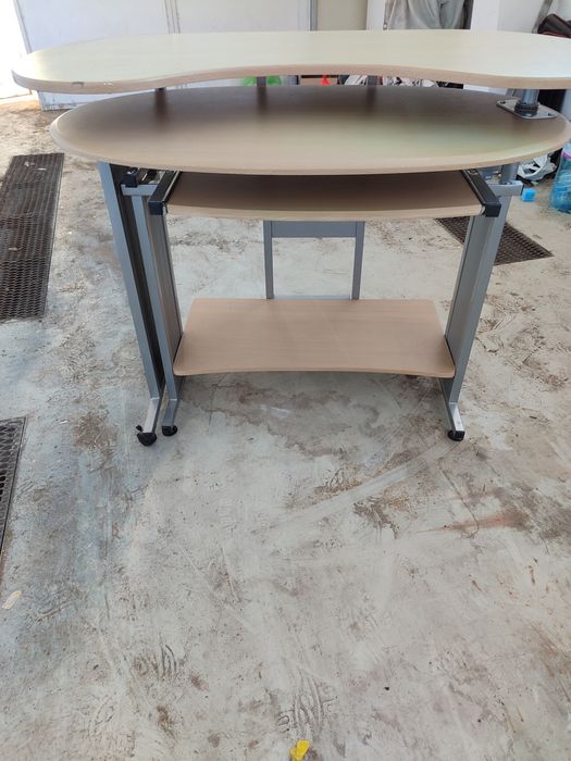 Многофункционално бюро.