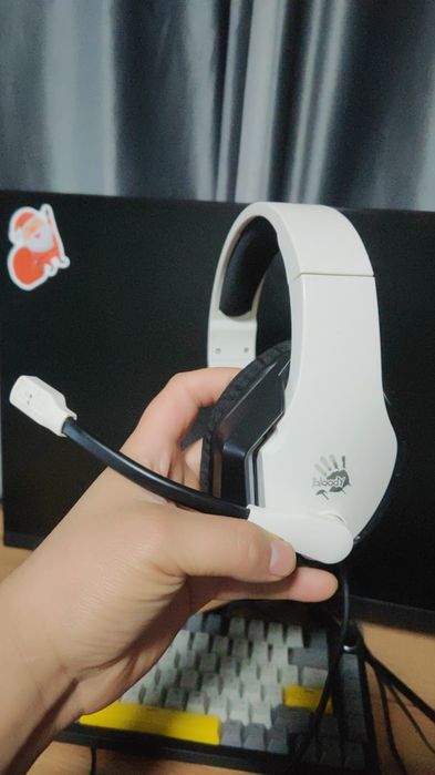 Продам манитор итак далее