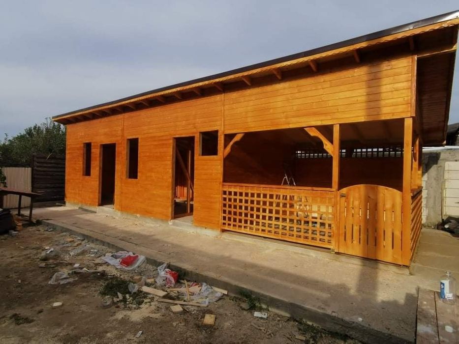 Foișor, terasa cabanuța de lemn.