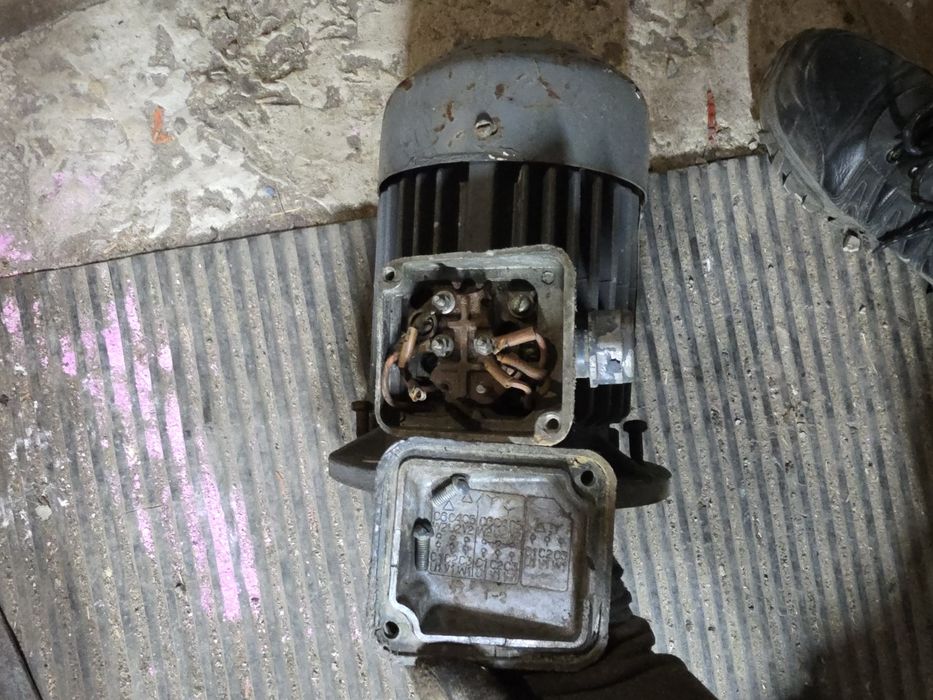 Продам 2 электро двигателя