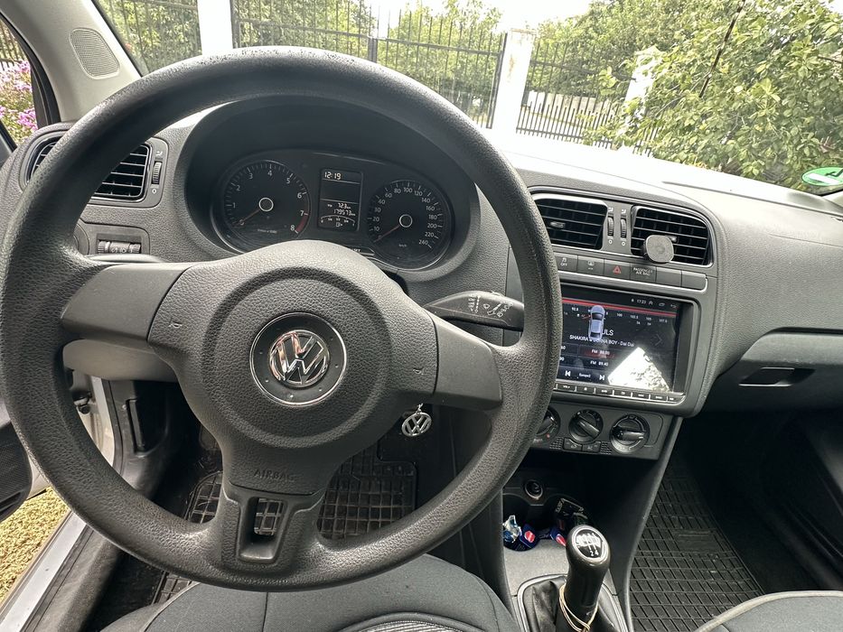 VOLKSWAGEN Polo 2011 — imagine 3