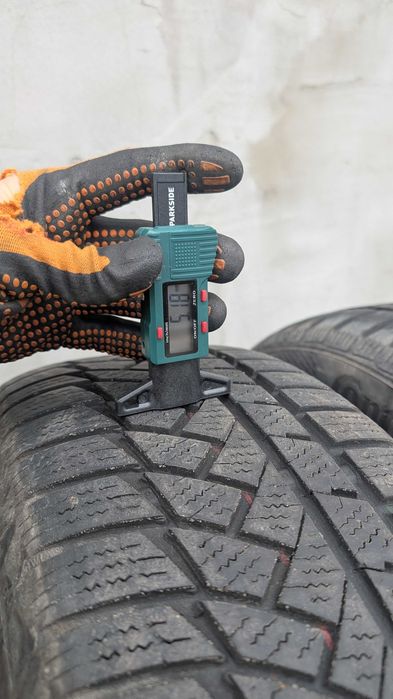 Vând 2 cauciucuri de iarna Continental Winter Contact 850P 215 65 R16