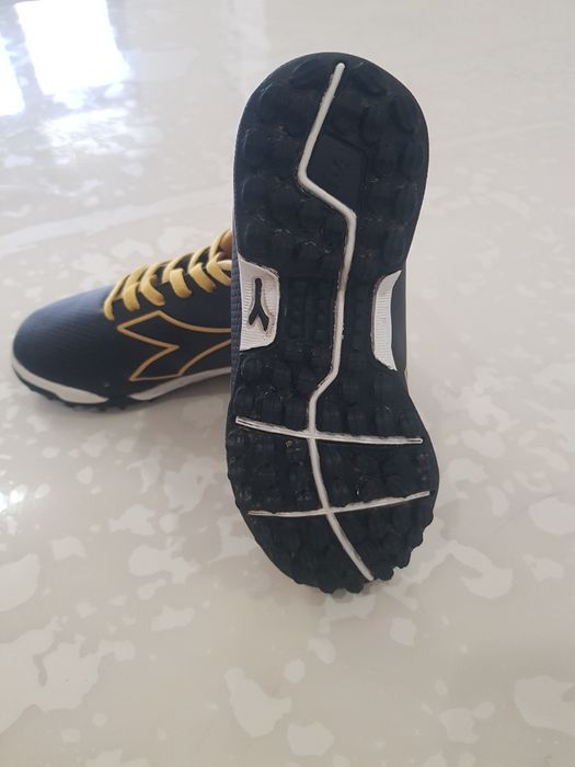 Детски бутонки diadora