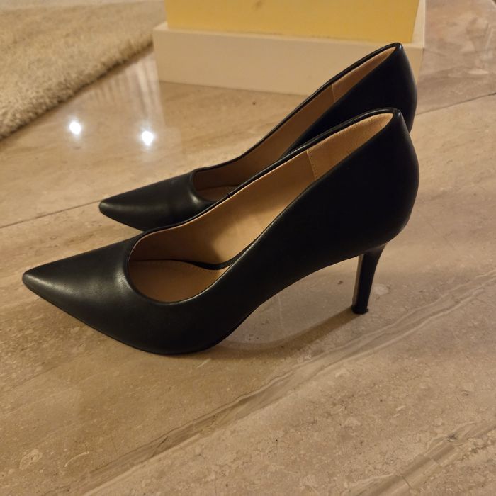 Черни обувки с ток 37/38