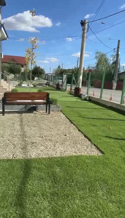 Gazon artificial cu material si montaj .