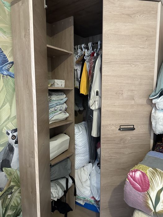 Угловой шкаф вместительный