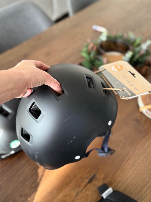 Каска, наколенки и налакътници