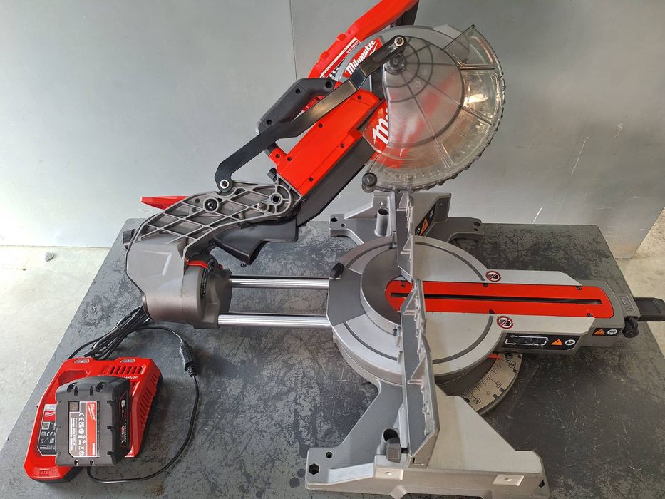 Акумулаторен настолен потапящ циркуляр MILWAUKEE M18 FMS254
